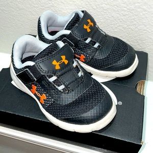 COPY - VGUC UNDER ARMOUR SNEAKERS SIZE 6
